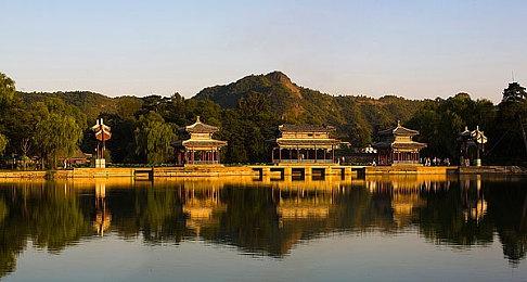 卡通风格生存游戏《我是未来》发布“太阳能”更新宣传片